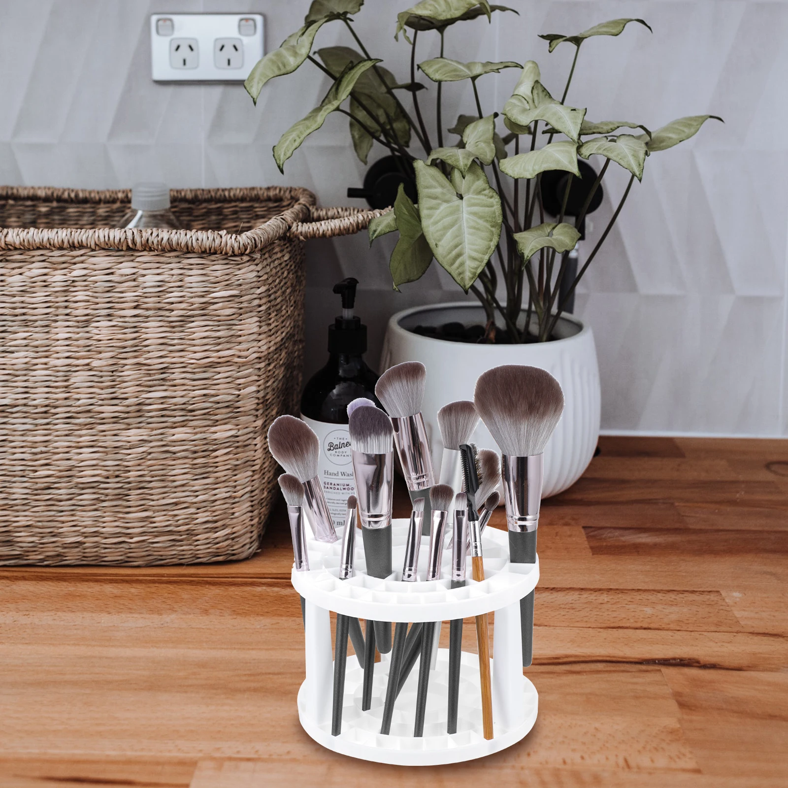 Stylish Makeup Brush Storage Rack Multi-Slot Desktop Organizer Holder For Cosmetics Tools Detachable Large Capacity Shelf
Stylish Makeup Brush Storage Rack Multi-Slot Desktop Organizer Holder For Cosmetics Tools Detachable Large Capacity Shelf