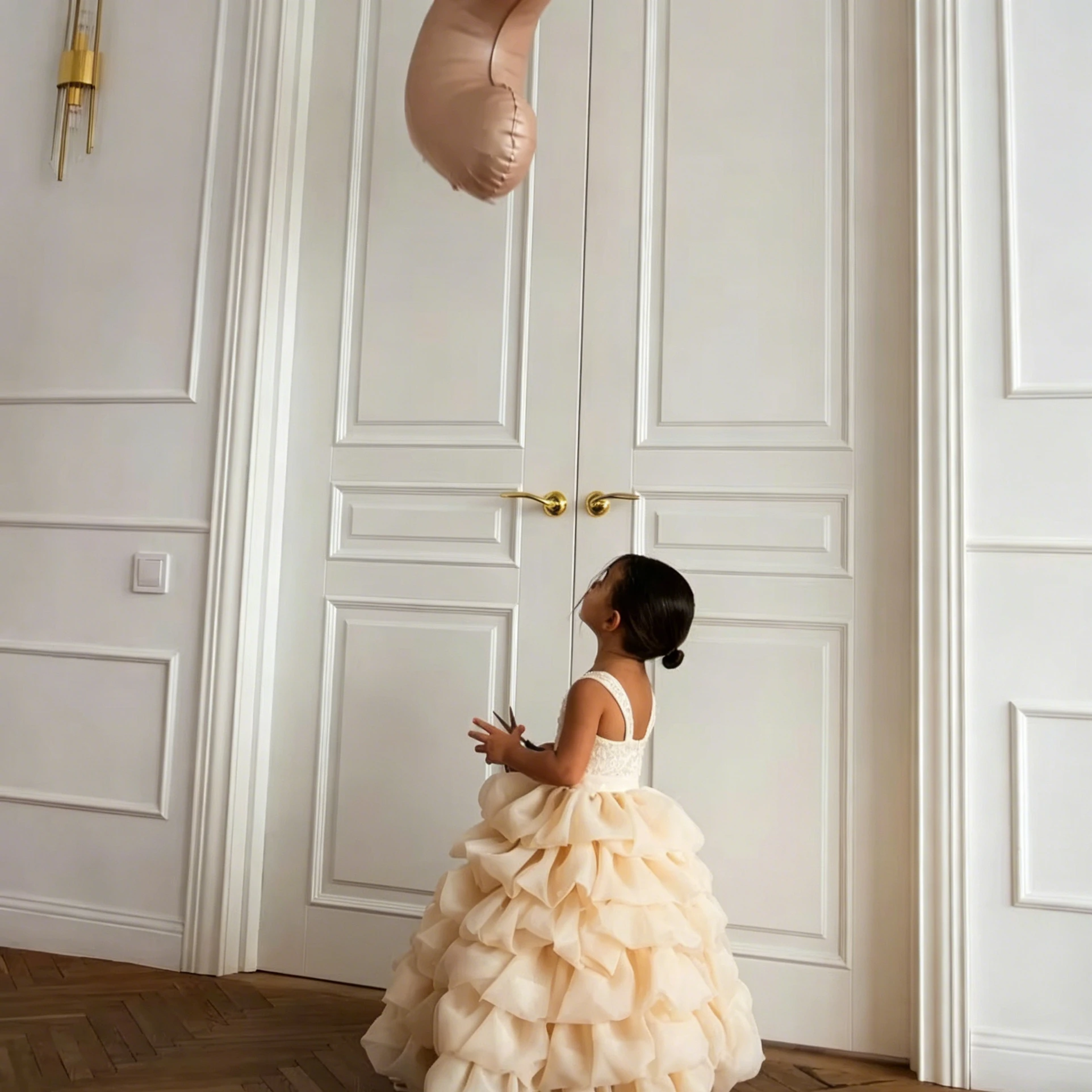 Customized Flower Girl Dress For Wedding Tiered Glitter Sleeveless High Waist Floor Length Kids Birthday First Communion Gown
Customized Flower Girl Dress For Wedding Tiered Glitter Sleeveless High Waist Floor Length Kids Birthday First Communion Gown