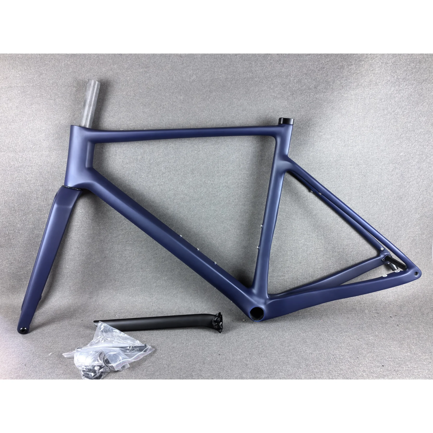Addict Gravel Рама из углеродного волокна Рамы для скоростных велосипедов Midnight Blue T1100 BB86 Дисковый тормоз Комплект рамы для гоночного велосипеда + руль DPD
Addict Gravel Рама из углеродного волокна Рамы для скоростных велосипедов Midnight Blue T1100 BB86 Дисковый тормоз Комплект рамы для гоночного велосипеда + руль DPD