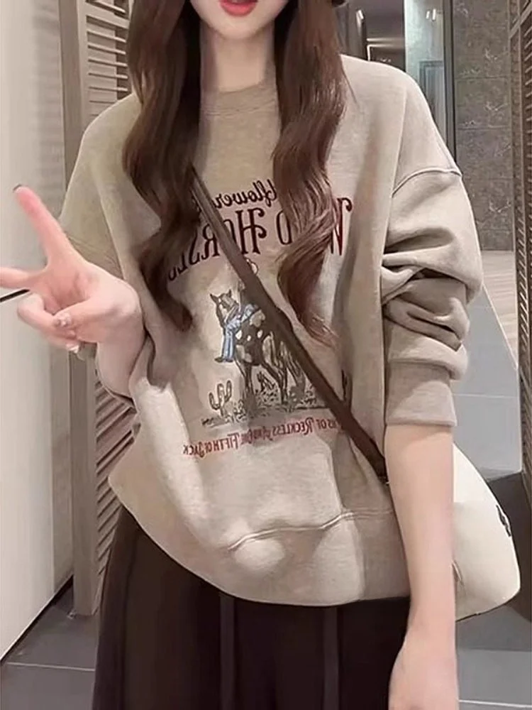 Круглый свитшот с буквенным принтом в стиле ретро, женская зимняя мода, свободный повседневный топ, женская уличная одежда
Круглый свитшот с буквенным принтом в стиле ретро, женская зимняя мода, свободный повседневный топ, женская уличная одежда