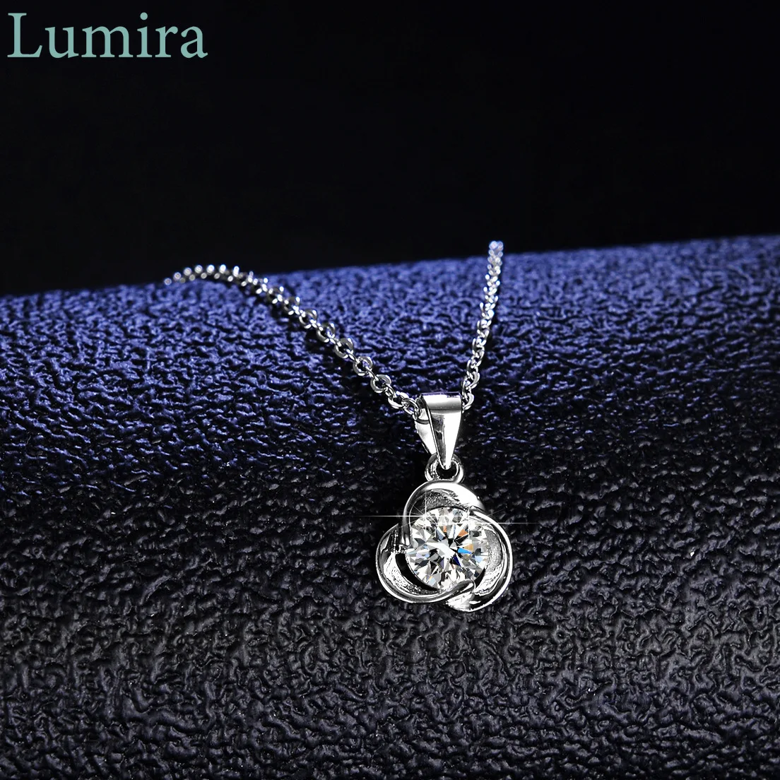 Lumira Women's Fashion Windmill Pendant PT950 Platinum Necklace with 0.5 Carat Moissanite Stone Party Charm Jewelry
Lumira Women's Fashion Windmill Pendant PT950 Platinum Necklace with 0.5 Carat Moissanite Stone Party Charm Jewelry