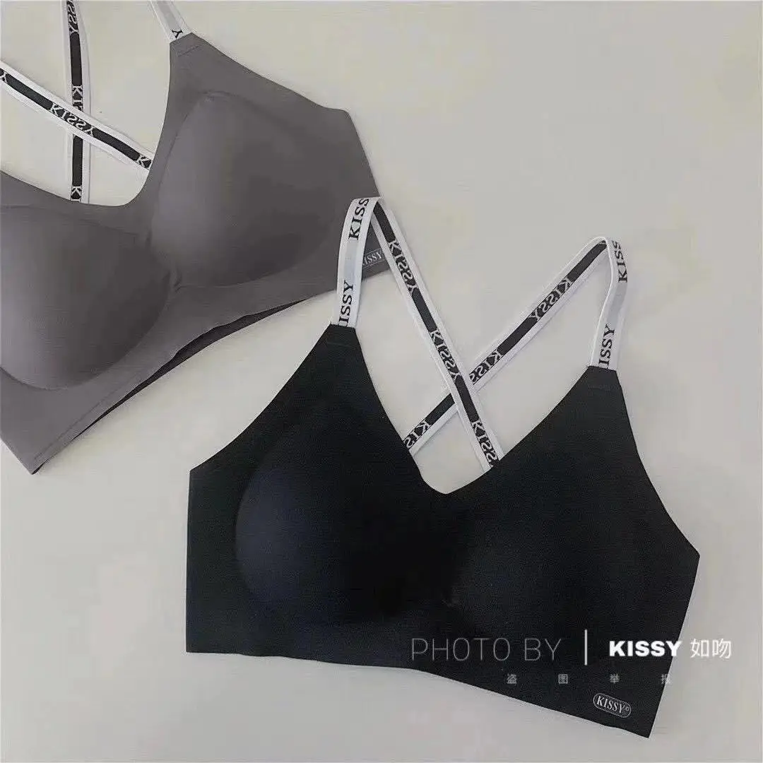 The new Kissy Sporty lingerie set women's traceless one-piece sporty shock-proof bra
The new Kissy Sporty lingerie set women's traceless one-piece sporty shock-proof bra