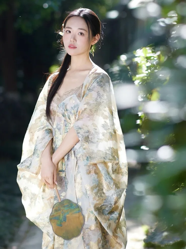 Новый комплект платья и пальто в китайском стиле Кеси из золотой марли с позолоченной вышивкой и пальто, женский стиль
Новый комплект платья и пальто в китайском стиле Кеси из золотой марли с позолоченной вышивкой и пальто, женский стиль