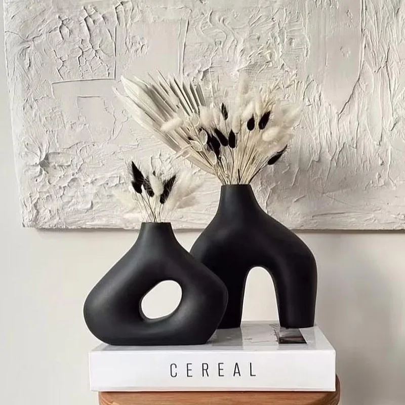NEW Nordic Ins Style Ceramic Base Living Room Flower Arrangement Decoration TV Cabinet Decor Black And White Ceramic Decoration
NEW Nordic Ins Style Ceramic Base Living Room Flower Arrangement Decoration TV Cabinet Decor Black And White Ceramic Decoration
