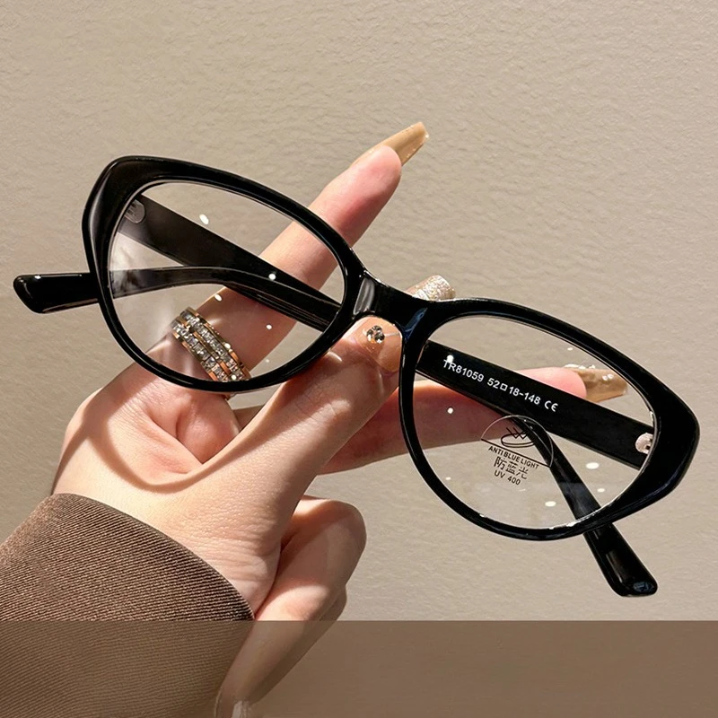 Cat Eye Anti Blue Light Glasses for Women with A High-end and Fashionable Retro Style. Outdoor Decorative Flat Mirror Frame
Cat Eye Anti Blue Light Glasses for Women with A High-end and Fashionable Retro Style. Outdoor Decorative Flat Mirror Frame