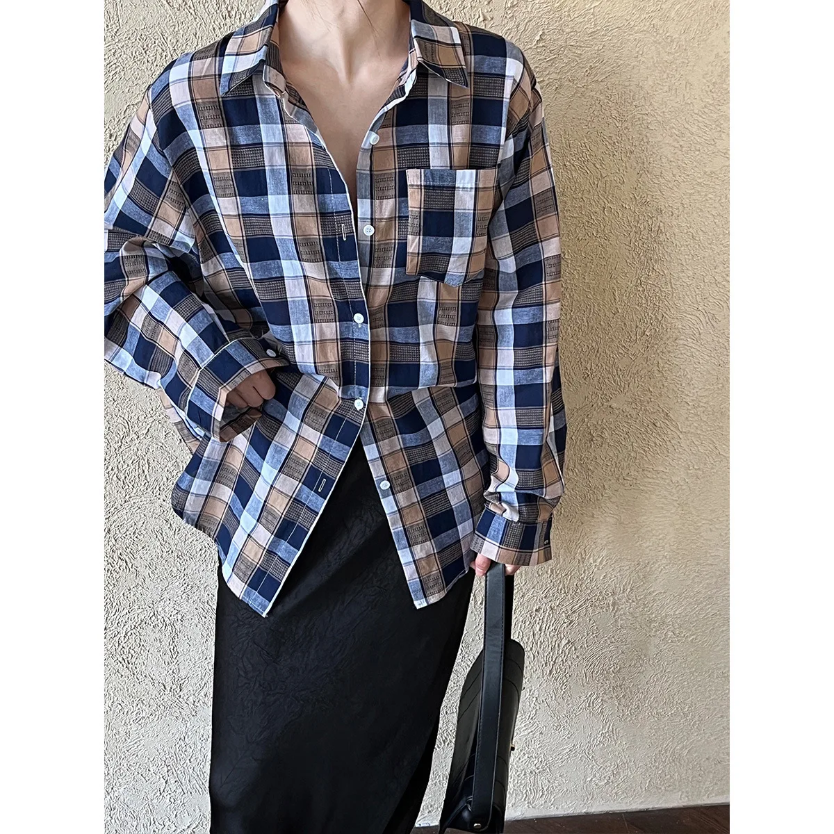 Lu Xi Ленивая клетчатая рубашка для женщин, летняя свободная модная рубашка с длинными рукавами, легкая и тонкая солнцезащитная рубашка 8682 
Lu Xi Ленивая клетчатая рубашка для женщин, летняя свободная модная рубашка с длинными рукавами, легкая и тонкая солнцезащитная рубашка 8682