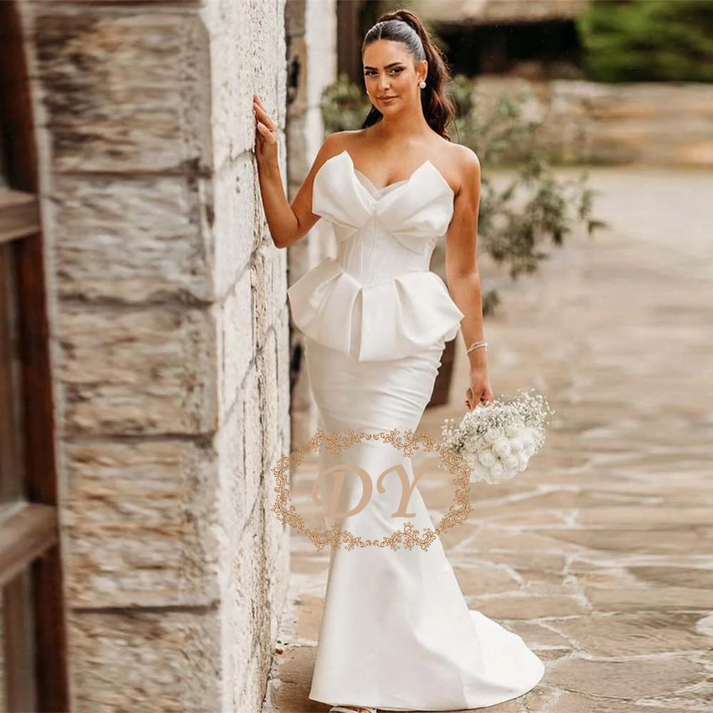 DY Customized Strapless Mermaid Satin Wedding Dresses Sleeveless Tiered Bridal Gowns with Court Train
DY Customized Strapless Mermaid Satin Wedding Dresses Sleeveless Tiered Bridal Gowns with Court Train