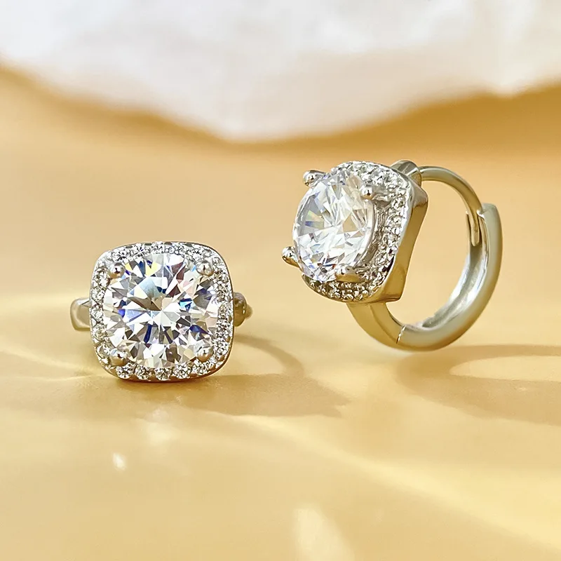 D-color Moissanite earrings s925 sterling silver, light luxury and high-end fashion jewelry with GRA certificate
D-color Moissanite earrings s925 sterling silver, light luxury and high-end fashion jewelry with GRA certificate