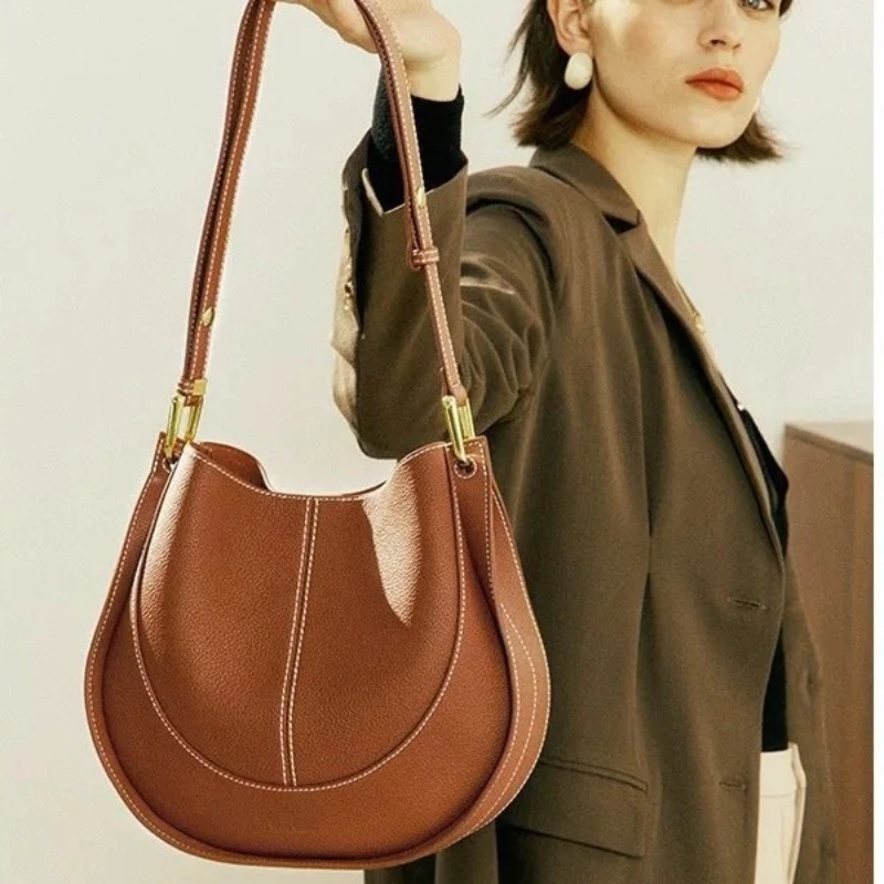 Light Luxury And High-end Women's 2025 New Large-Capacity Casual Commuting Single-Shoulder Crossbody Bag
Light Luxury And High-end Women's 2025 New Large-Capacity Casual Commuting Single-Shoulder Crossbody Bag