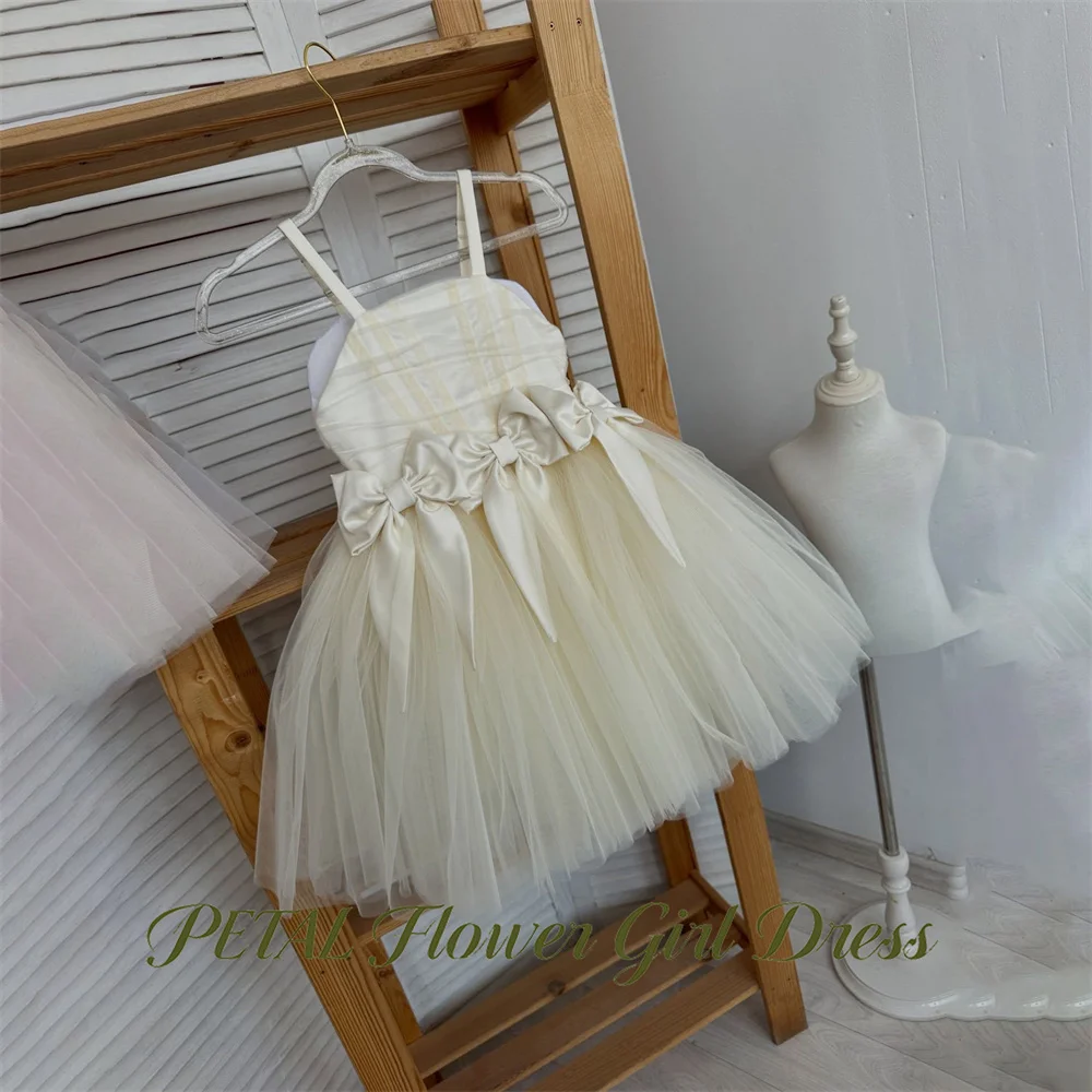 Petal Spaghetti Strap Princess Girls Dress Bodice Vertical First Communion Gown with Bow Children Birthday Wedding Dresses
Petal Spaghetti Strap Princess Girls Dress Bodice Vertical First Communion Gown with Bow Children Birthday Wedding Dresses