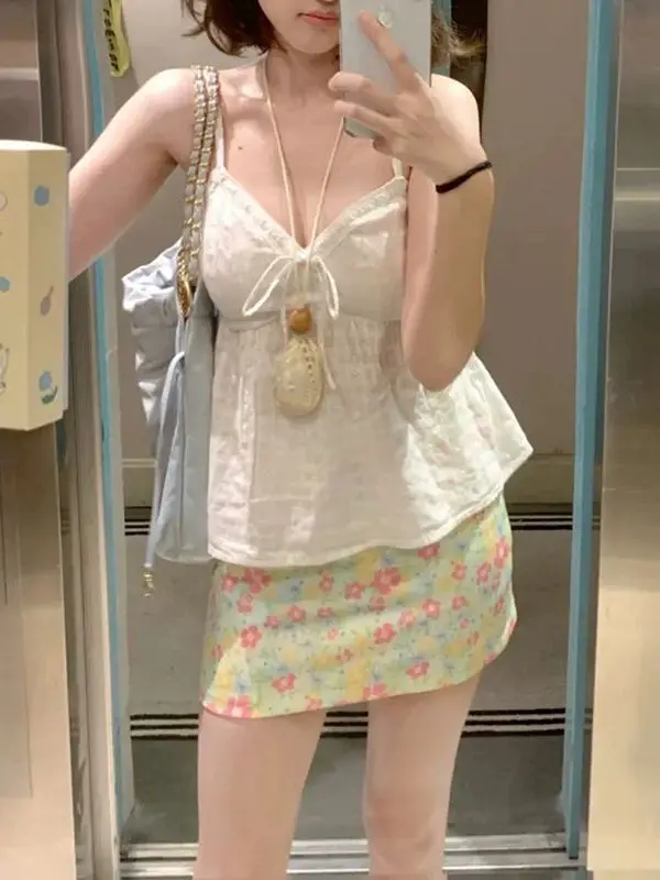 Summer Beach Vacation Style Loose White Strap Vest Floral Halter Half Skirt Bright Dopaamine Matching Set Women's Fashion
Summer Beach Vacation Style Loose White Strap Vest Floral Halter Half Skirt Bright Dopaamine Matching Set Women's Fashion
