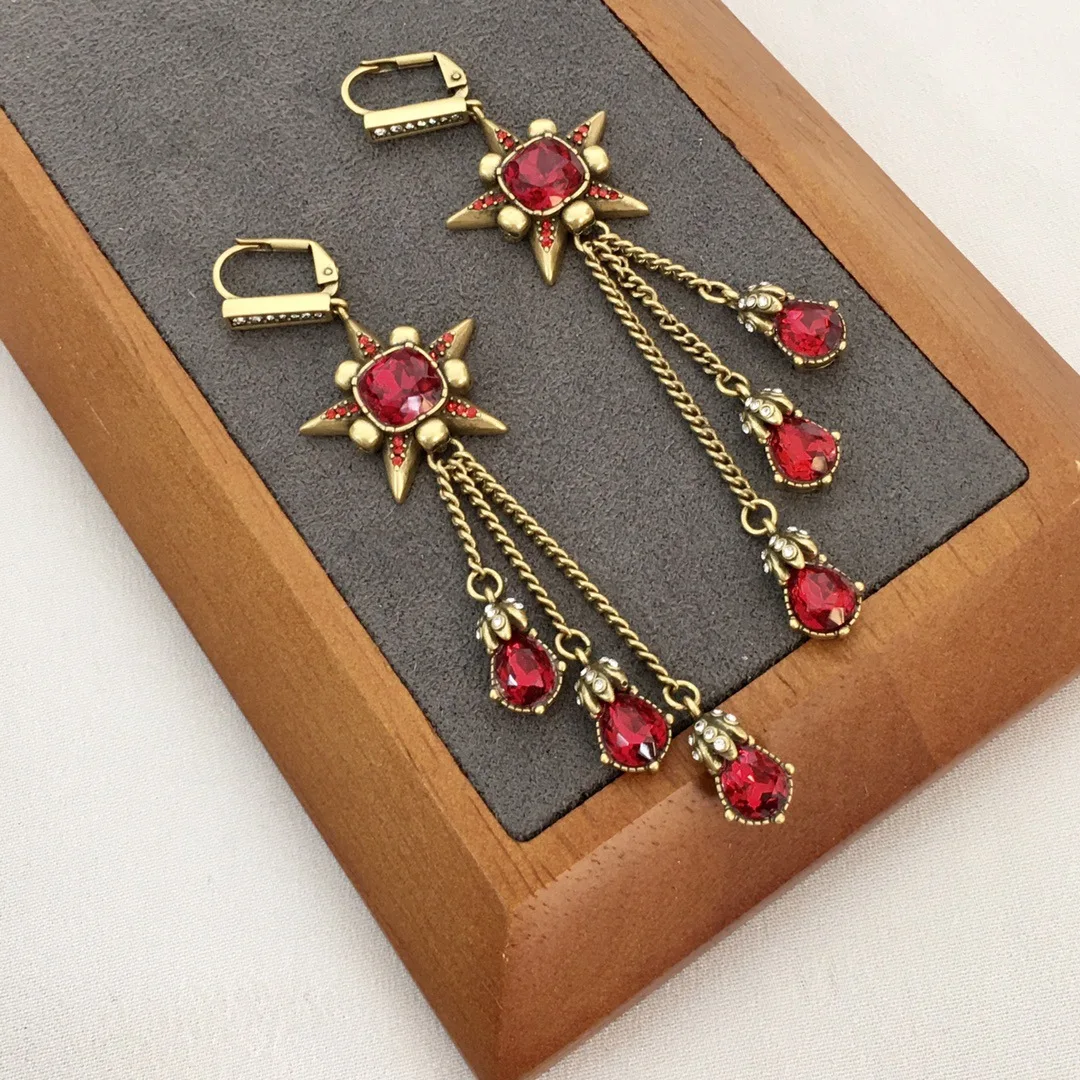 New Starfish Tassel Earrings For Women High-end Elegant European And American Style Red Rhinestone Long Ear Clasp
New Starfish Tassel Earrings For Women High-end Elegant European And American Style Red Rhinestone Long Ear Clasp