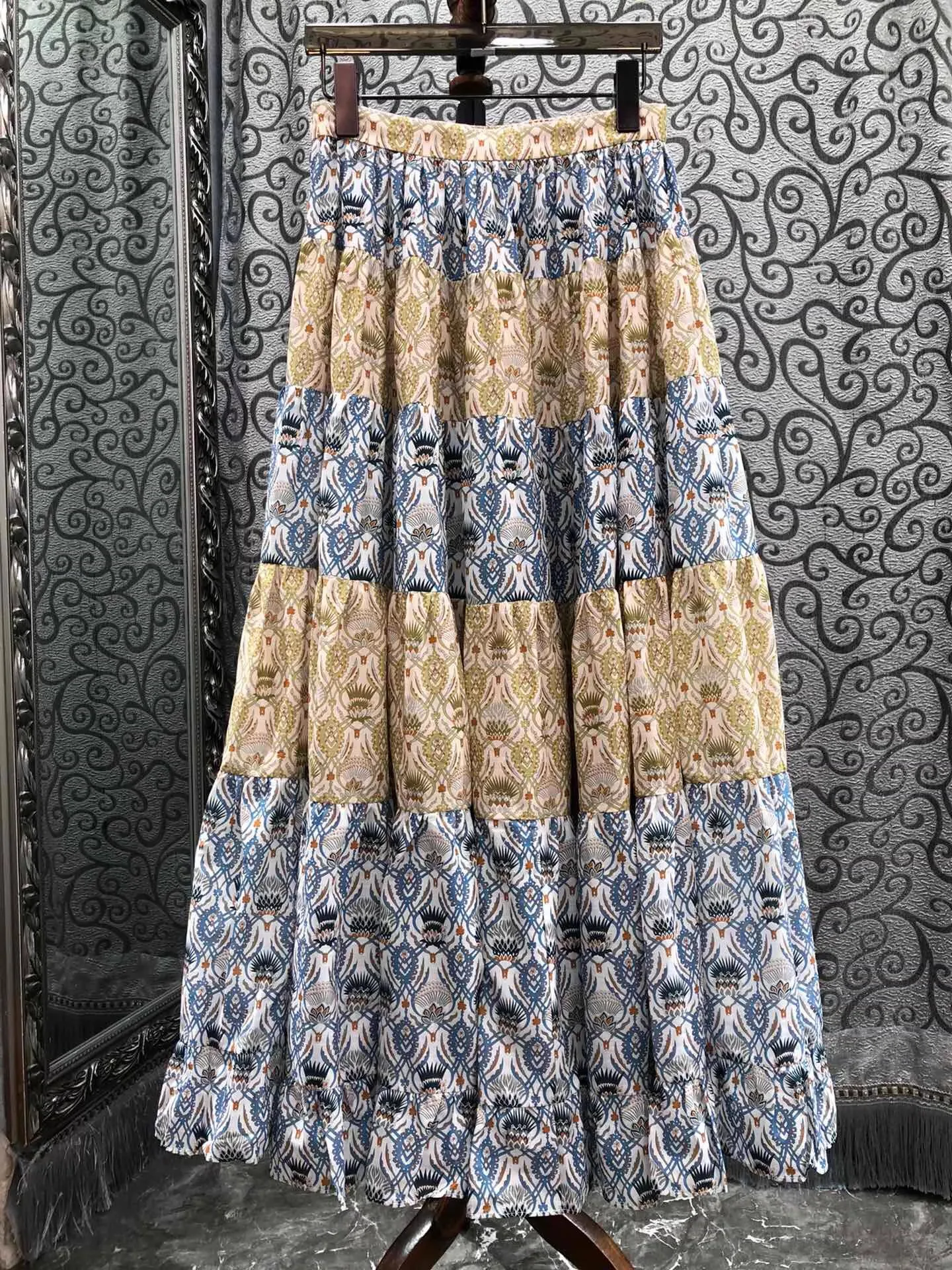 100%Cotton Long Skirts 2025 Autumn Fashion Design Clothes Women Vintage Floral Prints Elegant Party Luxury Lady Long Maxi Skirts
100%Cotton Long Skirts 2025 Autumn Fashion Design Clothes Women Vintage Floral Prints Elegant Party Luxury Lady Long Maxi Skirts