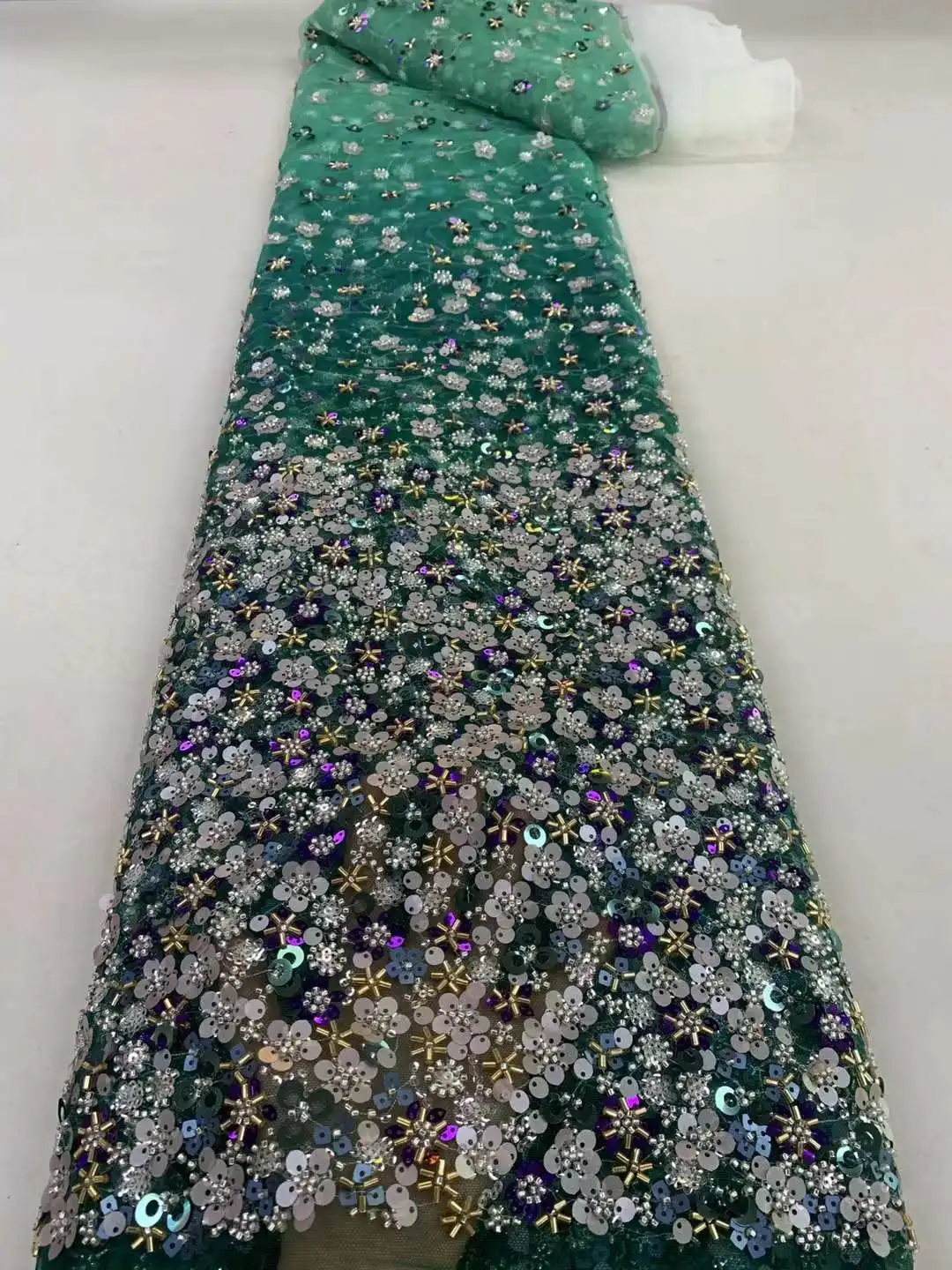 2024 Fashion Elegant French Embroidery Beaded Lace Fabric African Nigerian With Sequins Fabric For Wedding Dress ZX
2024 Fashion Elegant French Embroidery Beaded Lace Fabric African Nigerian With Sequins Fabric For Wedding Dress ZX