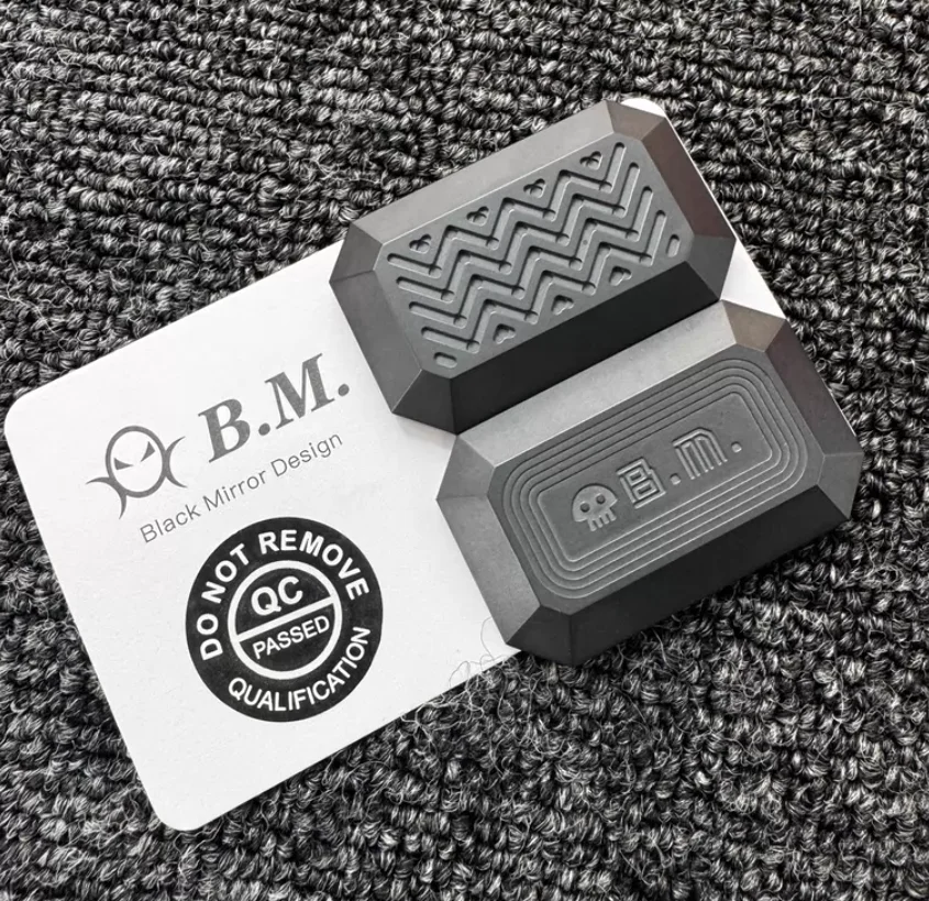Used EDC B.M. Crystal Zirconium Alloy fidget slider decompression toy
Used EDC B.M. Crystal Zirconium Alloy fidget slider decompression toy