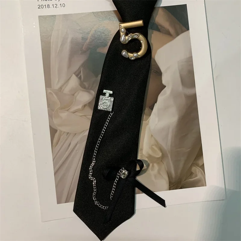 Korean version of college style black short tie for women, sweet and cool JK, Japanese style personalized trend, no tie shirt, d
Korean version of college style black short tie for women, sweet and cool JK, Japanese style personalized trend, no tie shirt, d