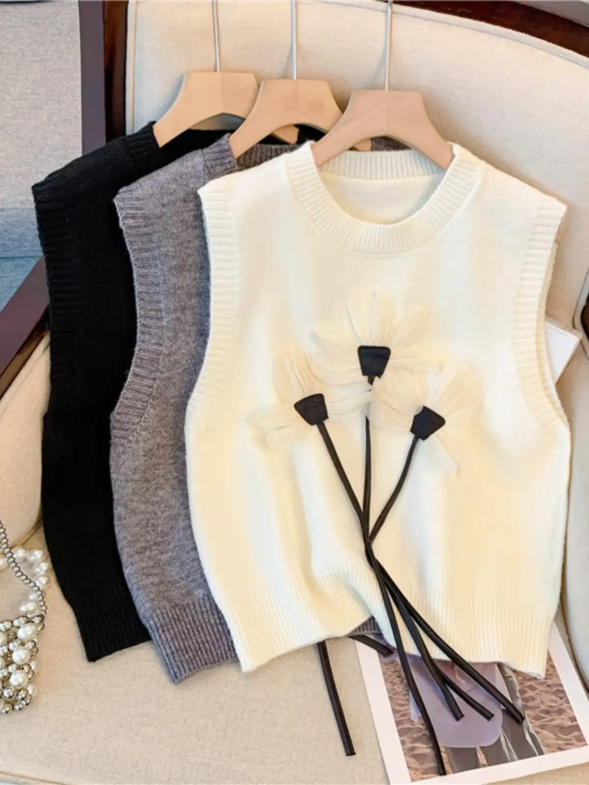 Chic Short Knitted Sweater Vest Women's Spring Autumn Large Size Beautiful Top Layering Shoulder Pad Vest Sweet Style Loose Fit
Chic Short Knitted Sweater Vest Women's Spring Autumn Large Size Beautiful Top Layering Shoulder Pad Vest Sweet Style Loose Fit