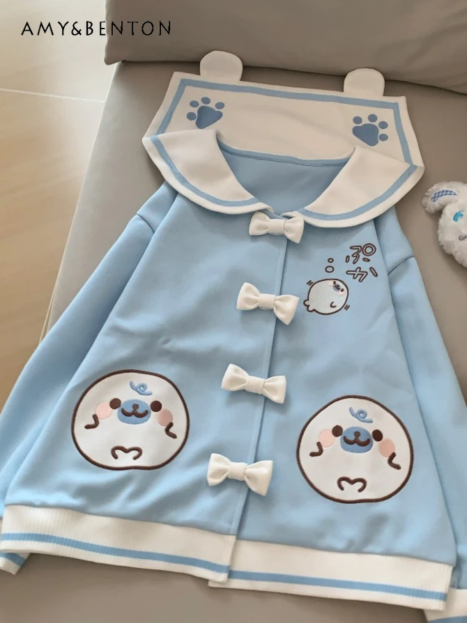 Kawaii милое акварельное пальто с мультяшной вышивкой, темно-синее пальто с воротником и длинными рукавами, однобортное пальто с милым бантом, универсальный свободный топ
Kawaii милое акварельное пальто с мультяшной вышивкой, темно-синее пальто с воротником и длинными рукавами, однобортное пальто с милым бантом, универсальный свободный топ