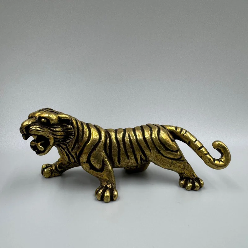 Vintage Copper Cast Tiger Ornament Mini Plaything Study Decoration Paperweight Pen Holder Tea Pet Animal
Vintage Copper Cast Tiger Ornament Mini Plaything Study Decoration Paperweight Pen Holder Tea Pet Animal