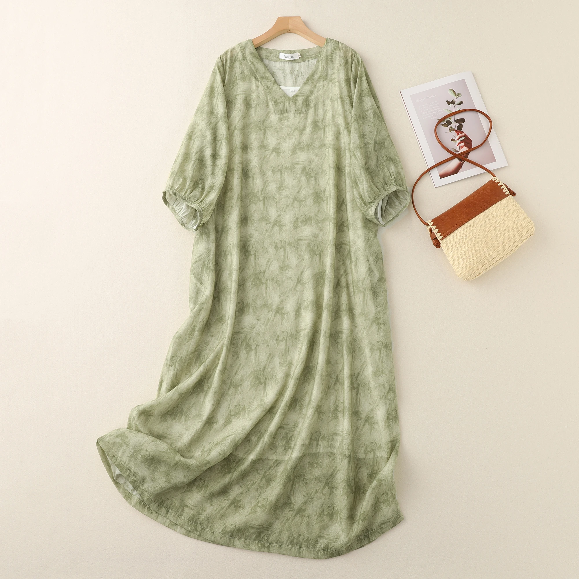 High Quality Cotton Linen Casual Robe Dress With Suspender Women Summer V Neck Light And Thin Breathable Print Long Dress X1253
High Quality Cotton Linen Casual Robe Dress With Suspender Women Summer V Neck Light And Thin Breathable Print Long Dress X1253