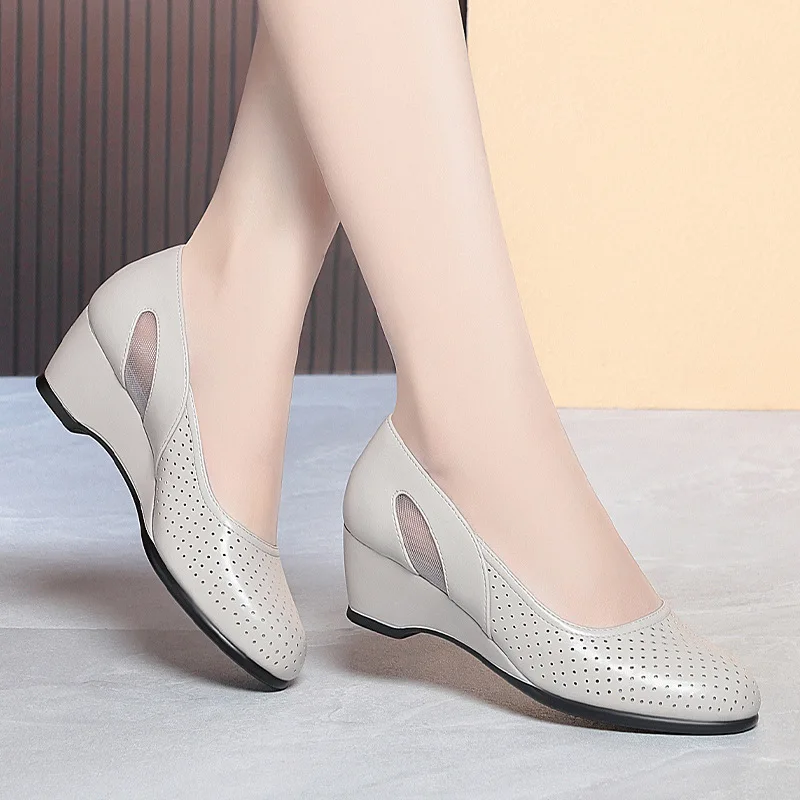 5cm All Match Breathable Comfortable Soft Leather Shoes Women Wedges Spring Summer 2026 Med Heel Clogs Mesh Shoes for Daily Mom
5cm All Match Breathable Comfortable Soft Leather Shoes Women Wedges Spring Summer 2026 Med Heel Clogs Mesh Shoes for Daily Mom
