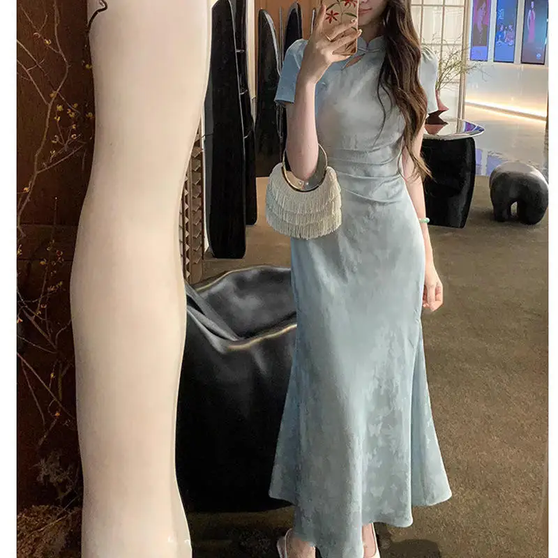 2025Новое улучшенное женское платье Cheongsam в китайском стиле в стиле ретро, летнее платье в национальном стиле с темным узором и короткими рукавами, универсальное милое длинное платье
2025Новое улучшенное женское платье Cheongsam в китайском стиле в стиле ретро, летнее платье в национальном стиле с темным узором и короткими рукавами, универсальное милое длинное платье