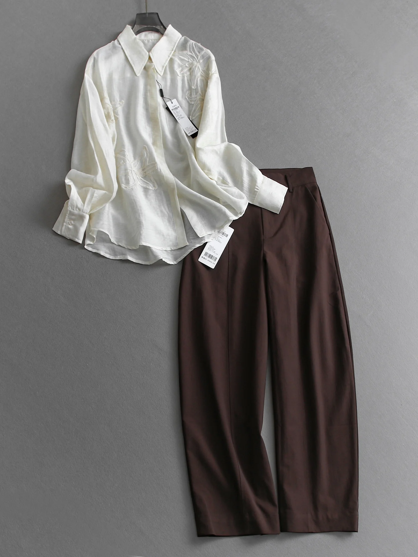 Linen Cool Feeling Thin Embroidered Mid-Length Sun Protection Shirt Women's Fashion Set with Knife Pants High Waist Long Pants
Linen Cool Feeling Thin Embroidered Mid-Length Sun Protection Shirt Women's Fashion Set with Knife Pants High Waist Long Pants