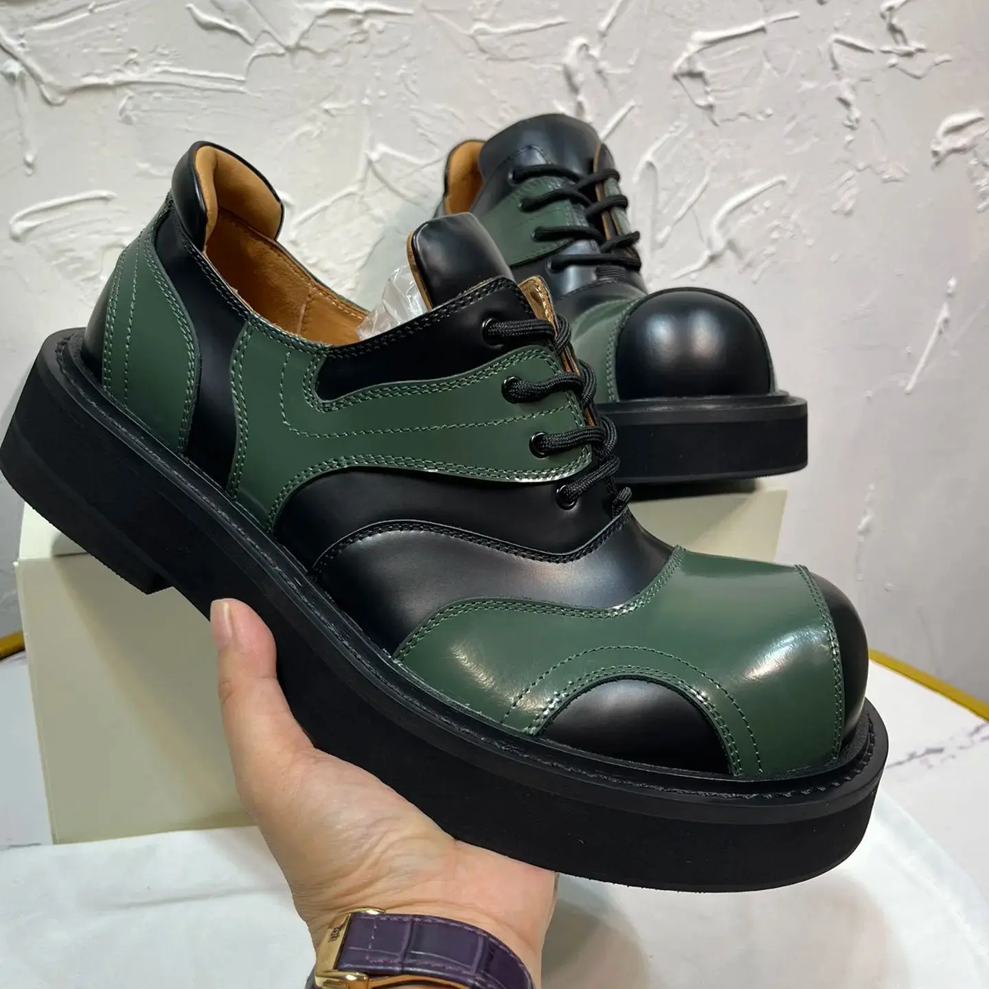 Original Designer Customized Genuine Leather Patchwork Man Personalized Chaplin Curved Big Toe Derby Shoes
Original Designer Customized Genuine Leather Patchwork Man Personalized Chaplin Curved Big Toe Derby Shoes