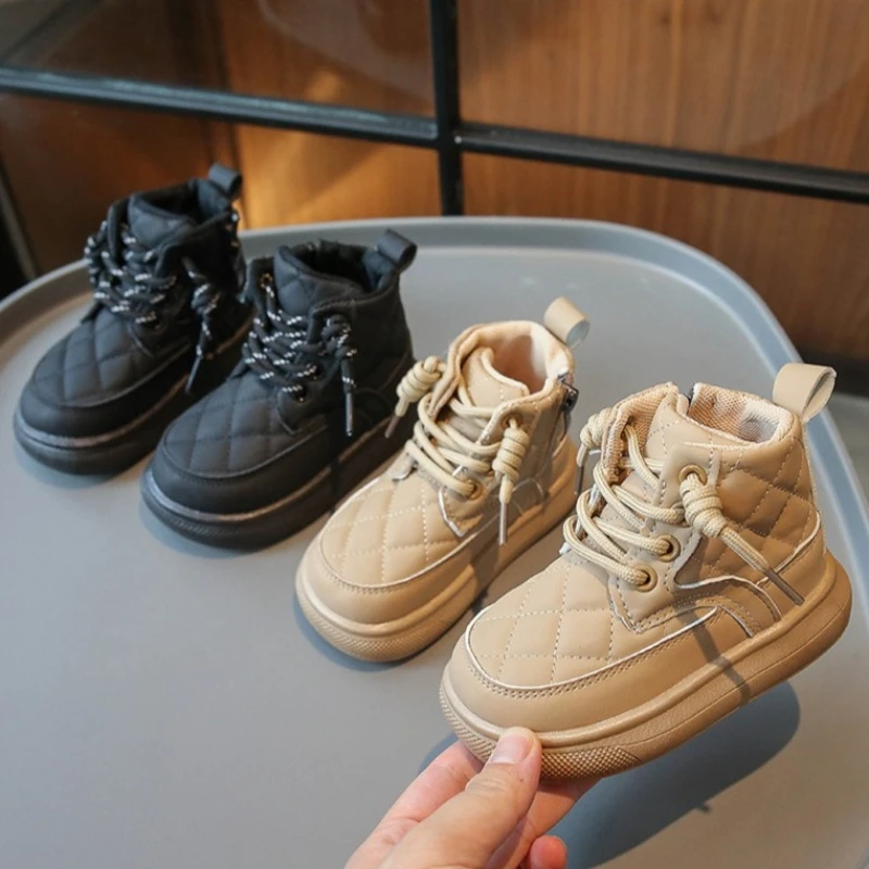 Детские женские ботинки, новинка 2025, зимние новые бархатные зимние ботинки на плоской подошве в стиле ретро для девочек, модные женские ботинки для девочек, ботинки для выступлений
Детские женские ботинки, новинка 2025, зимние новые бархатные зимние ботинки на плоской подошве в стиле ретро для девочек, модные женские ботинки для девочек, ботинки для выступлений