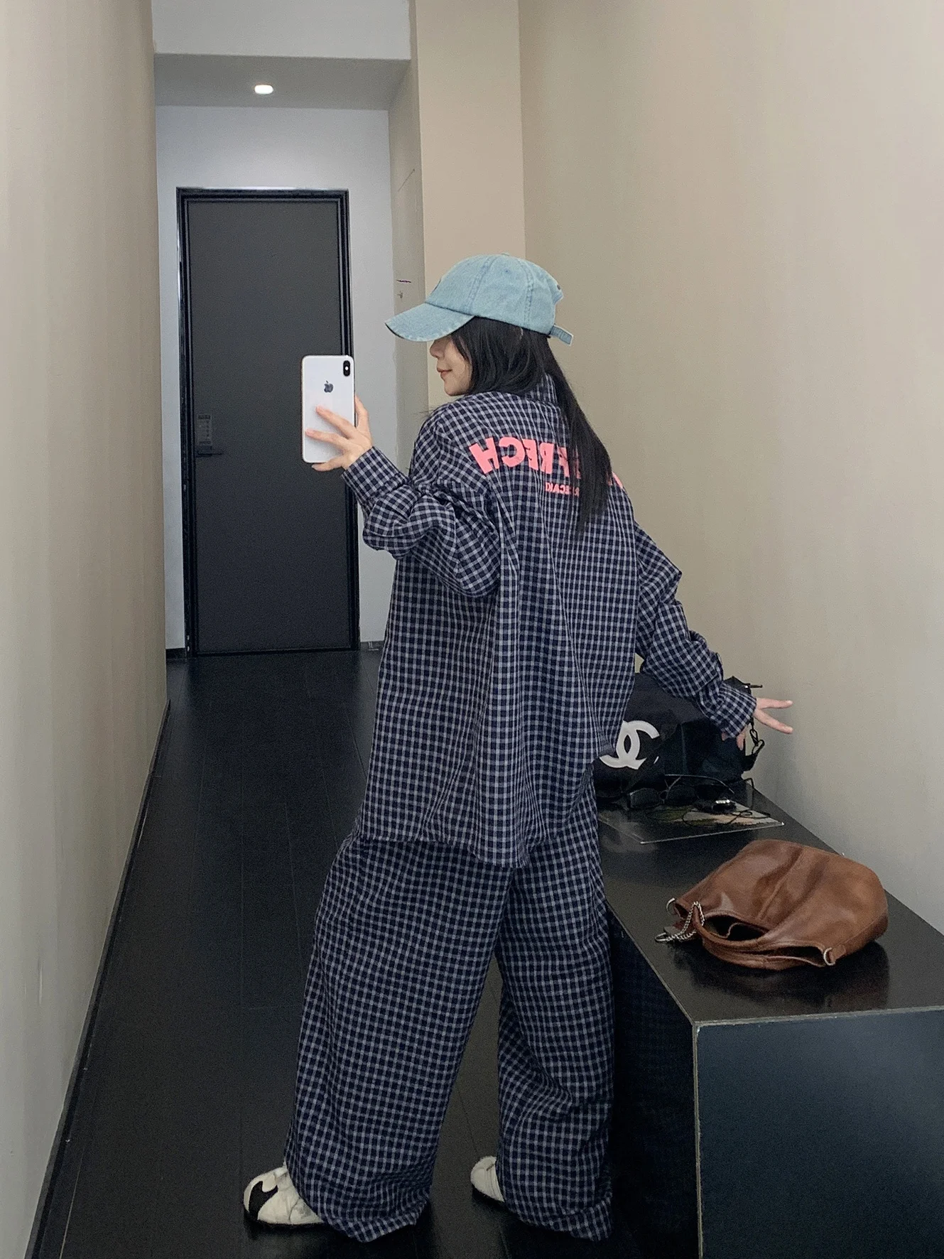 Свободные хлопковые клетчатые длинные брюки Sve irt, женский повседневный комплект с драпировкой, осенний брендовый воротник Faion Oisis с принтом
Свободные хлопковые клетчатые длинные брюки Sve irt, женский повседневный комплект с драпировкой, осенний брендовый воротник Faion Oisis с принтом