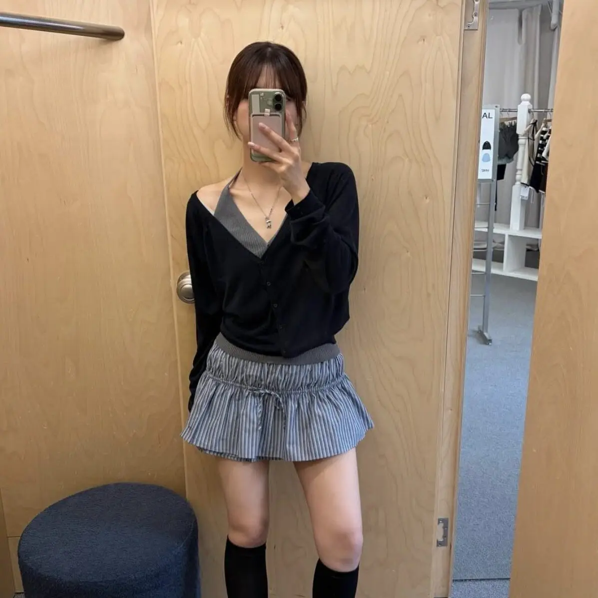 Korean Style Knitted Thin V-Neck Button-Up Front And Back Wear Pure Color Air Conditioning Sweater Cardigan Casual Loose Fit
Korean Style Knitted Thin V-Neck Button-Up Front And Back Wear Pure Color Air Conditioning Sweater Cardigan Casual Loose Fit