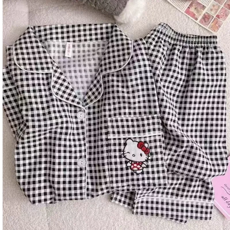 Spring new gray cloud cotton chest pad plaid cartoon Hello Kitty pajamas long sleeves trousers can go out to wear loungewear
Spring new gray cloud cotton chest pad plaid cartoon Hello Kitty pajamas long sleeves trousers can go out to wear loungewear