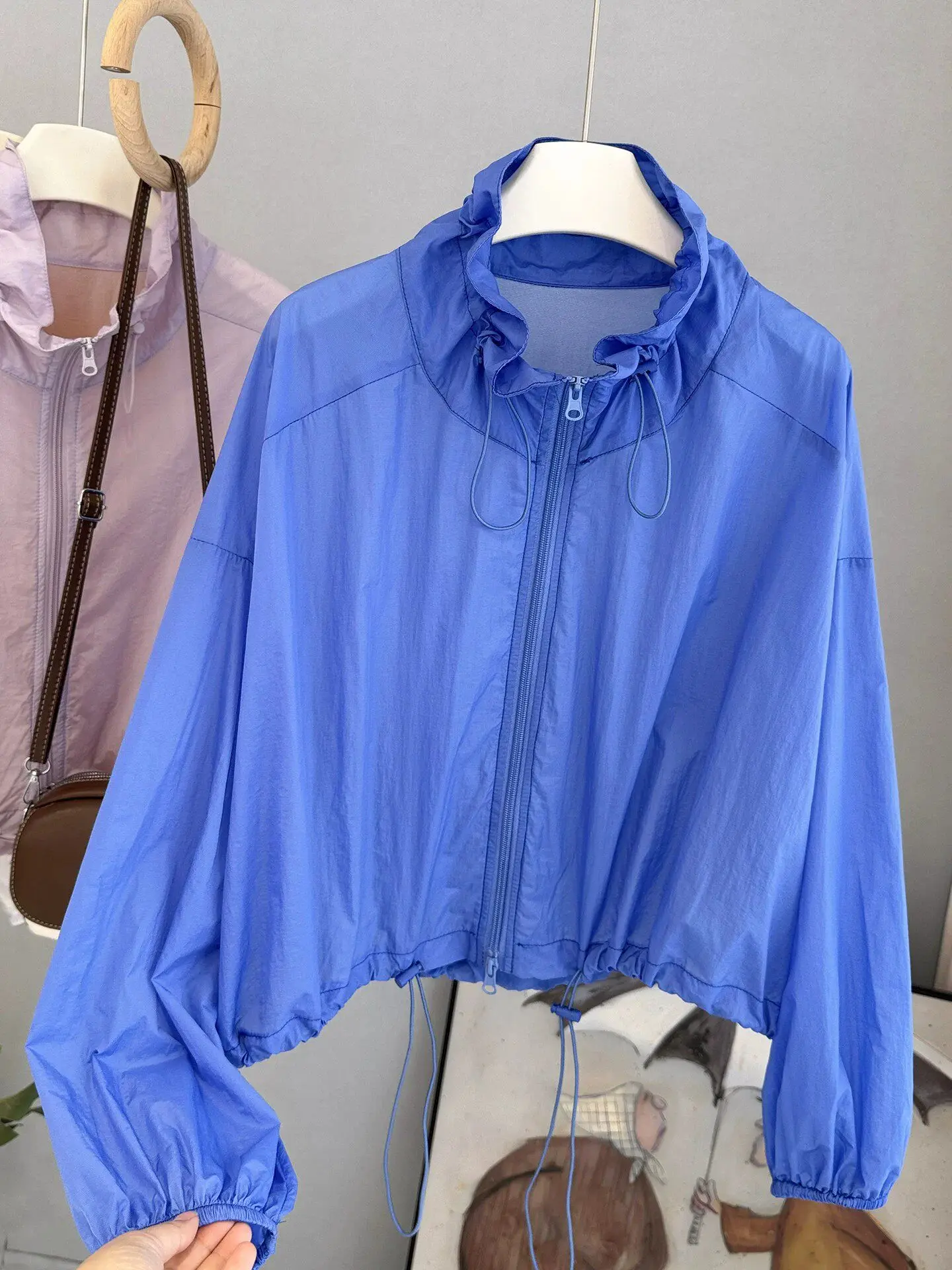 Fashionable Women's Stand Collar Drawstring Waist Sun Protection Jacket Slimming Summer New Arrival Stylish All-Match Outerwear
Fashionable Women's Stand Collar Drawstring Waist Sun Protection Jacket Slimming Summer New Arrival Stylish All-Match Outerwear