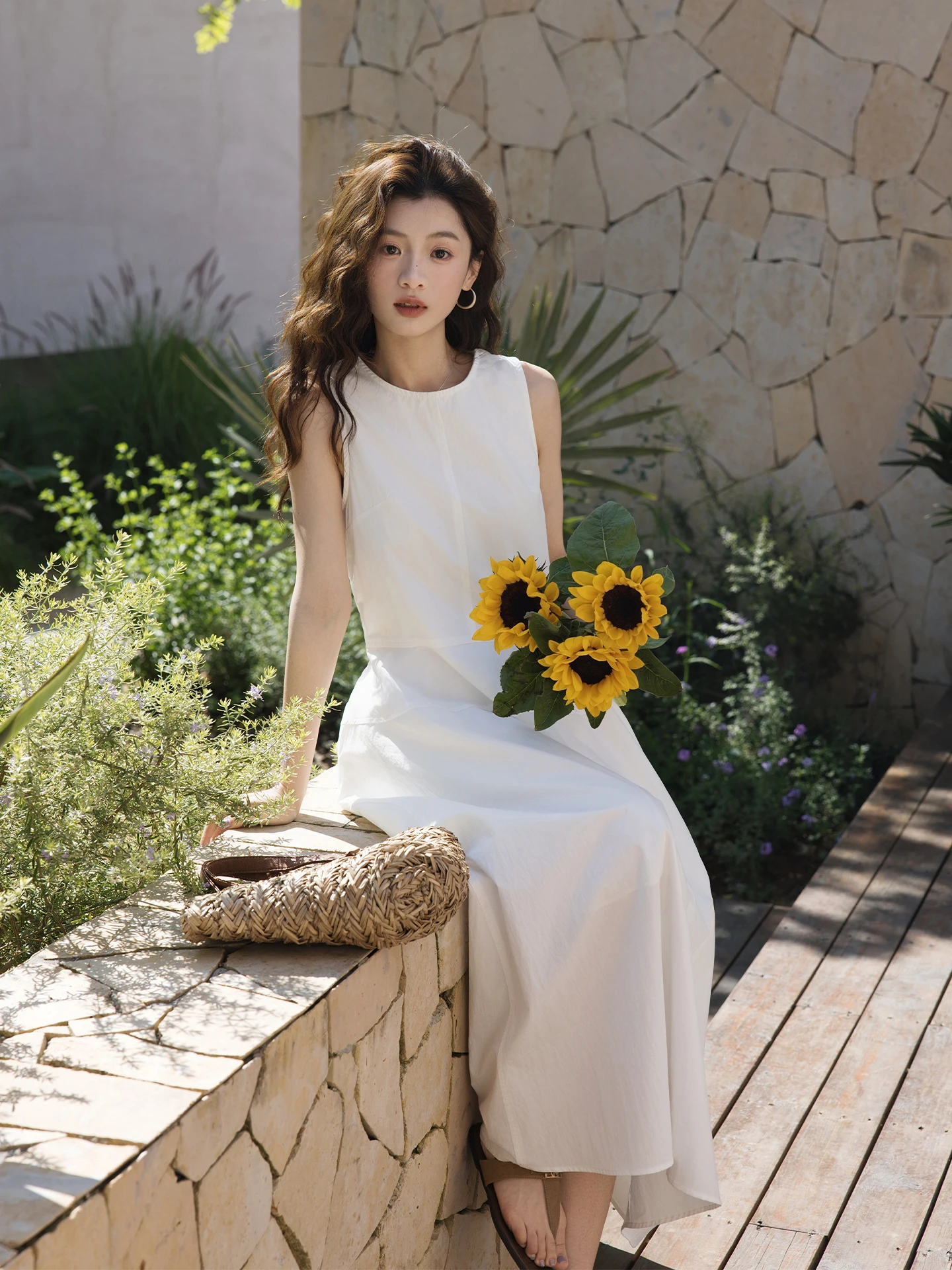 Laid-back White Vest Dress Women's Loose Long Dress Summer New Holiday Style High Waist A-line Skirt Backless Zipper Closure
Laid-back White Vest Dress Women's Loose Long Dress Summer New Holiday Style High Waist A-line Skirt Backless Zipper Closure