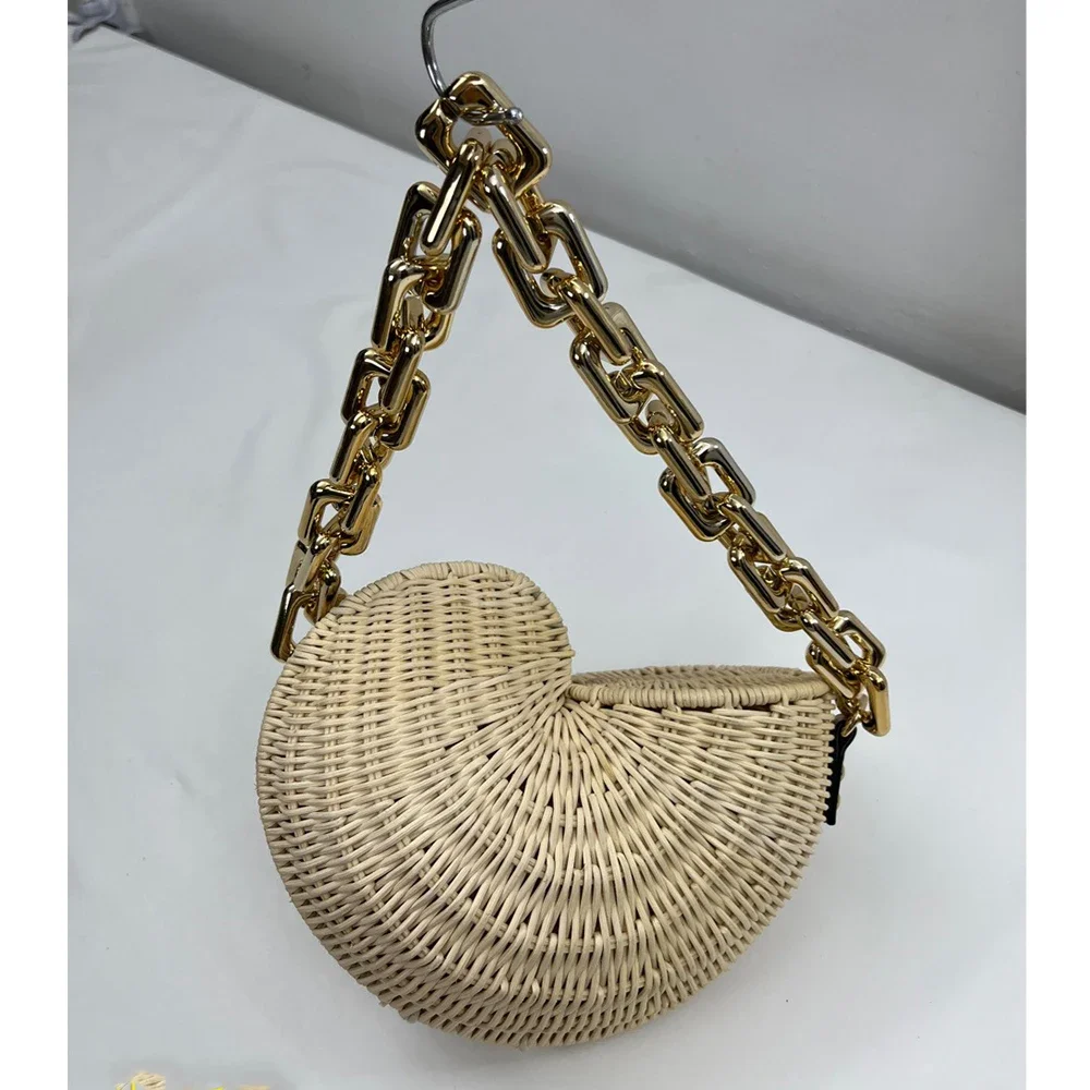 Luxury Conch Rattan Handbags Bohemian Shell Straw Bags for Women Thick Chains Shoulder Bag Wicker Woven Beach Designer Bag Tote
Luxury Conch Rattan Handbags Bohemian Shell Straw Bags for Women Thick Chains Shoulder Bag Wicker Woven Beach Designer Bag Tote