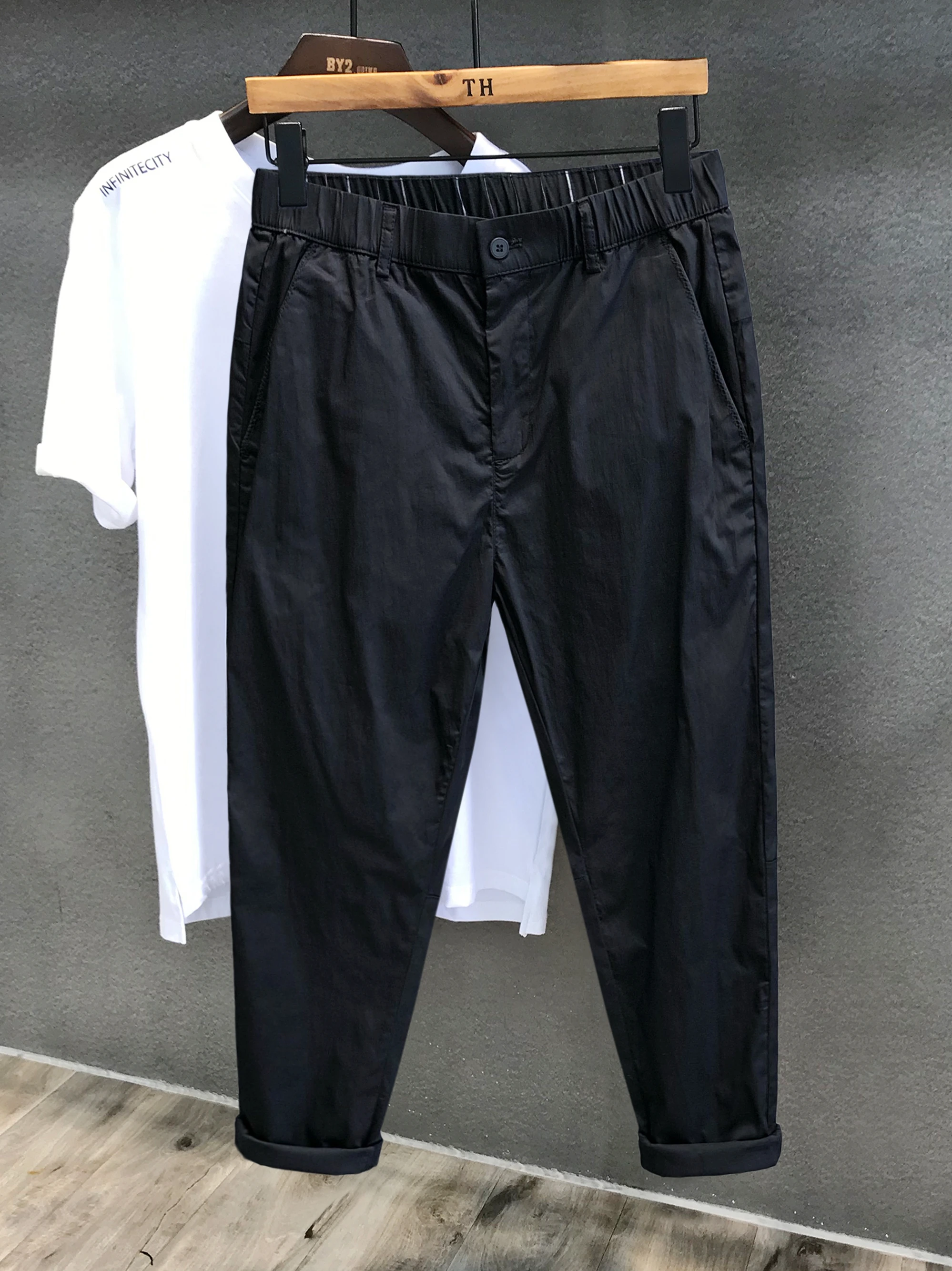 Skin-Friendly Men's Casual Sports Pants Straight Leg Nine Points Bla Loose Fit Comfortable Breathable Summer Faion Trend
Skin-Friendly Men's Casual Sports Pants Straight Leg Nine Points Bla Loose Fit Comfortable Breathable Summer Faion Trend