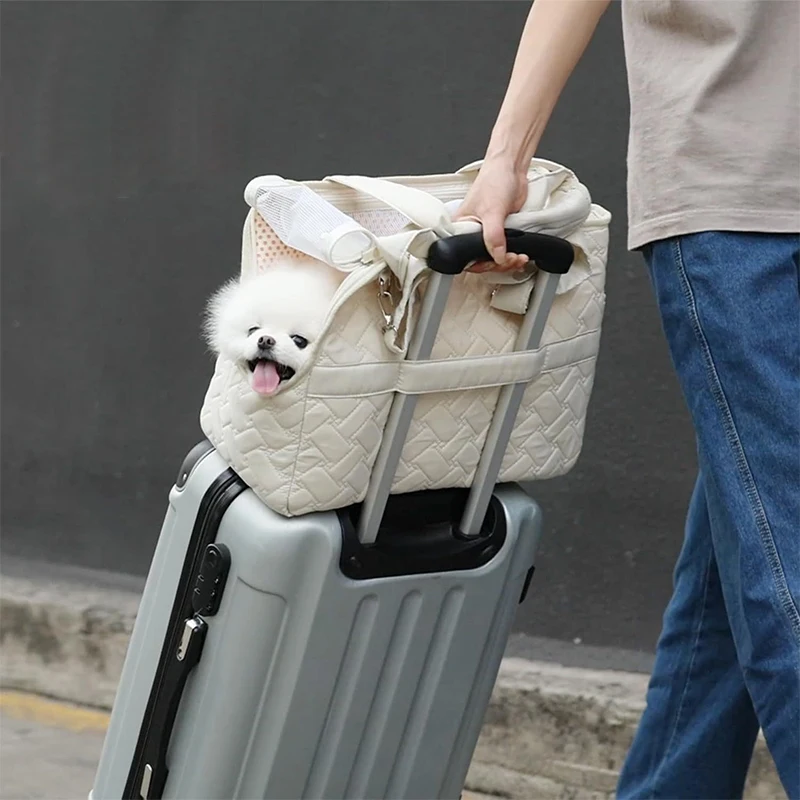 Portable Pet Carrying Bag Puppy Dog Cat Comfortable Breathable Pet Bag with Exposed Head Travel Bag Cat Carrier
Portable Pet Carrying Bag Puppy Dog Cat Comfortable Breathable Pet Bag with Exposed Head Travel Bag Cat Carrier