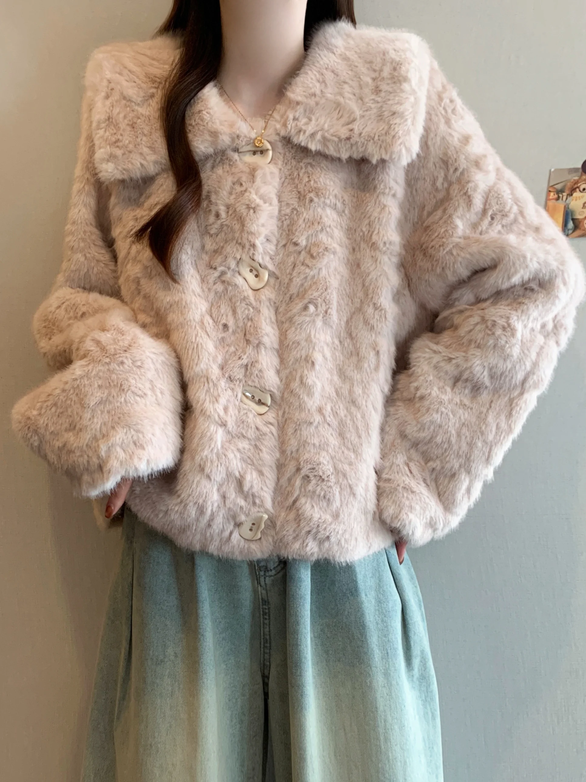 plus Size Women's Faux Lamb Fur Jacket Winter New Loose Slimming Design Sense Fur Top Korean Style Commute Thickened Long Sleeve
plus Size Women's Faux Lamb Fur Jacket Winter New Loose Slimming Design Sense Fur Top Korean Style Commute Thickened Long Sleeve
