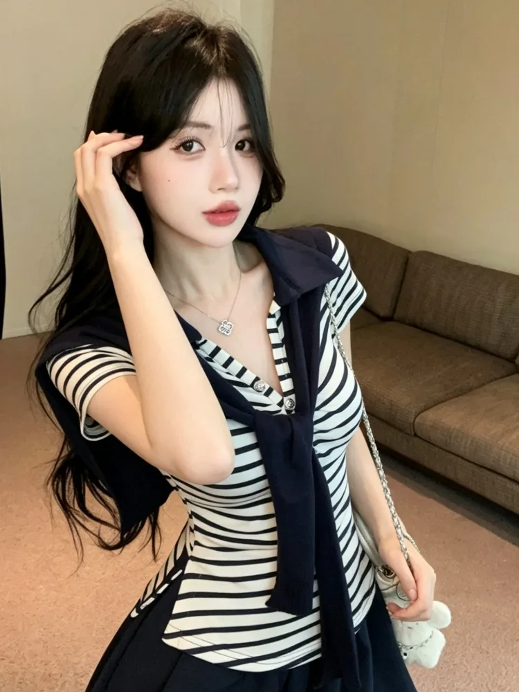 Korean College Style Striped Navy Collar Short Sleeve T-Shirt Women Summer High Waist Bloom Short Skirt Pants Fashion Anti-ag...
Korean College Style Striped Navy Collar Short Sleeve T-Shirt Women Summer High Waist Bloom Short Skirt Pants Fashion Anti-ag...
