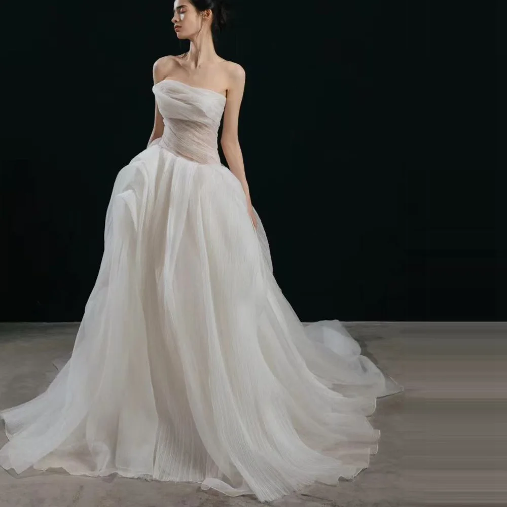 Customized Strapless Tulle Wedding Dress, Elegant Pleated A-line Bridal Gown for Outdoor Wedding
Customized Strapless Tulle Wedding Dress, Elegant Pleated A-line Bridal Gown for Outdoor Wedding