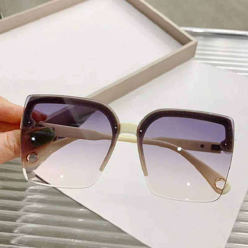 2023New Men and Women Rimless Square Sunglasses Eyeglasses Luxury Brand Design Uv400 Female Shades Fashion Oversized Sunglasses
2023New Men and Women Rimless Square Sunglasses Eyeglasses Luxury Brand Design Uv400 Female Shades Fashion Oversized Sunglasses
