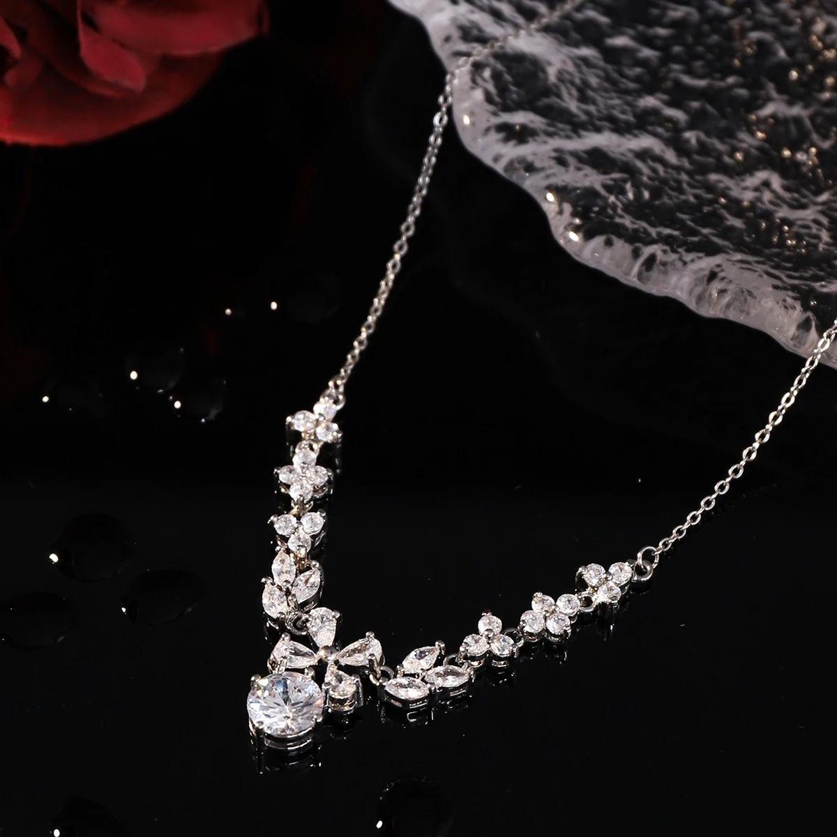 Elegant V-Cut Cubic Zirconia Collarbone Necklace, Luxury Bridal Wedding Jewelry, Dainty Prom Party Accessory for Women
Elegant V-Cut Cubic Zirconia Collarbone Necklace, Luxury Bridal Wedding Jewelry, Dainty Prom Party Accessory for Women