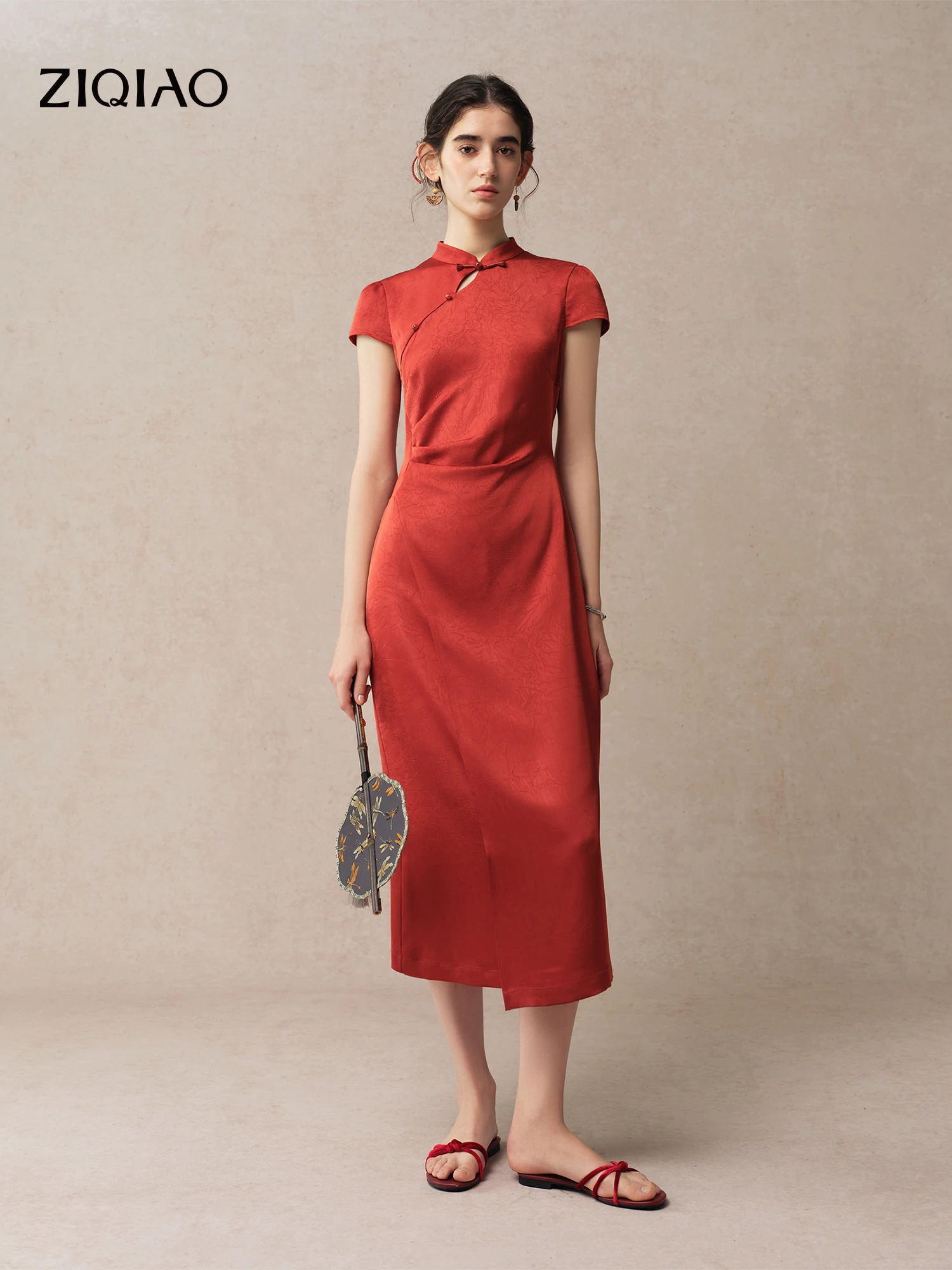 ZIQIAO 2026 Summer Women's Acetate Subtle Jacquard Cheongsam-Inspired Purple Maxi Dress - Elegant Style for Special Events
ZIQIAO 2026 Summer Women's Acetate Subtle Jacquard Cheongsam-Inspired Purple Maxi Dress - Elegant Style for Special Events