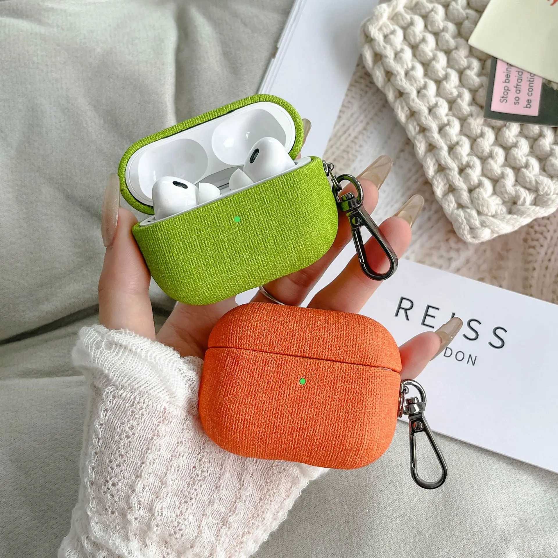 Однотонный хлопковый чехол для наушников Airpods Pro 3 (2025) с металлическим крючком, защитный чехол для Airpods 4, 3, 2, 1
Однотонный хлопковый чехол для наушников Airpods Pro 3 (2025) с металлическим крючком, защитный чехол для Airpods 4, 3, 2, 1
