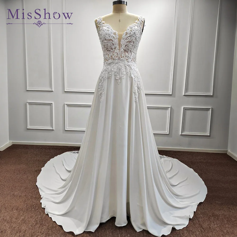Luxurious V Neck Vintage Lace Wedding Dresses with Train & Beaded A-Line White Bridal Gown for Romantic Weddings Customized
Luxurious V Neck Vintage Lace Wedding Dresses with Train & Beaded A-Line White Bridal Gown for Romantic Weddings Customized