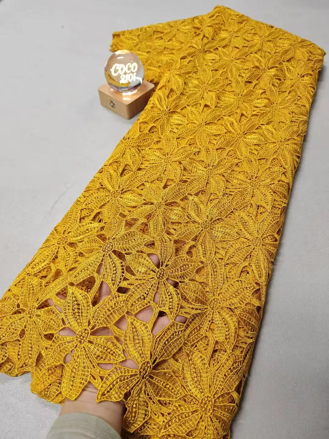 2026 Latest High Quality African Nigerian With Tulle Sewing Lace Fabric Guipure Dresses Sequins Embroidery 5Yards XL166
2026 Latest High Quality African Nigerian With Tulle Sewing Lace Fabric Guipure Dresses Sequins Embroidery 5Yards XL166