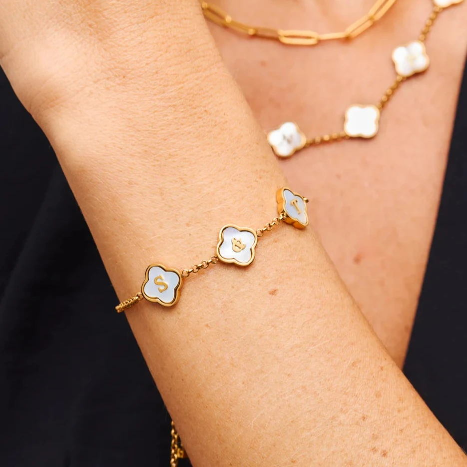 Personalized Initial Four Clover Gold Color Bracelet Stainless Steel for Women Alphabet Letter Bracelets Flower Charms Jewelry
Personalized Initial Four Clover Gold Color Bracelet Stainless Steel for Women Alphabet Letter Bracelets Flower Charms Jewelry