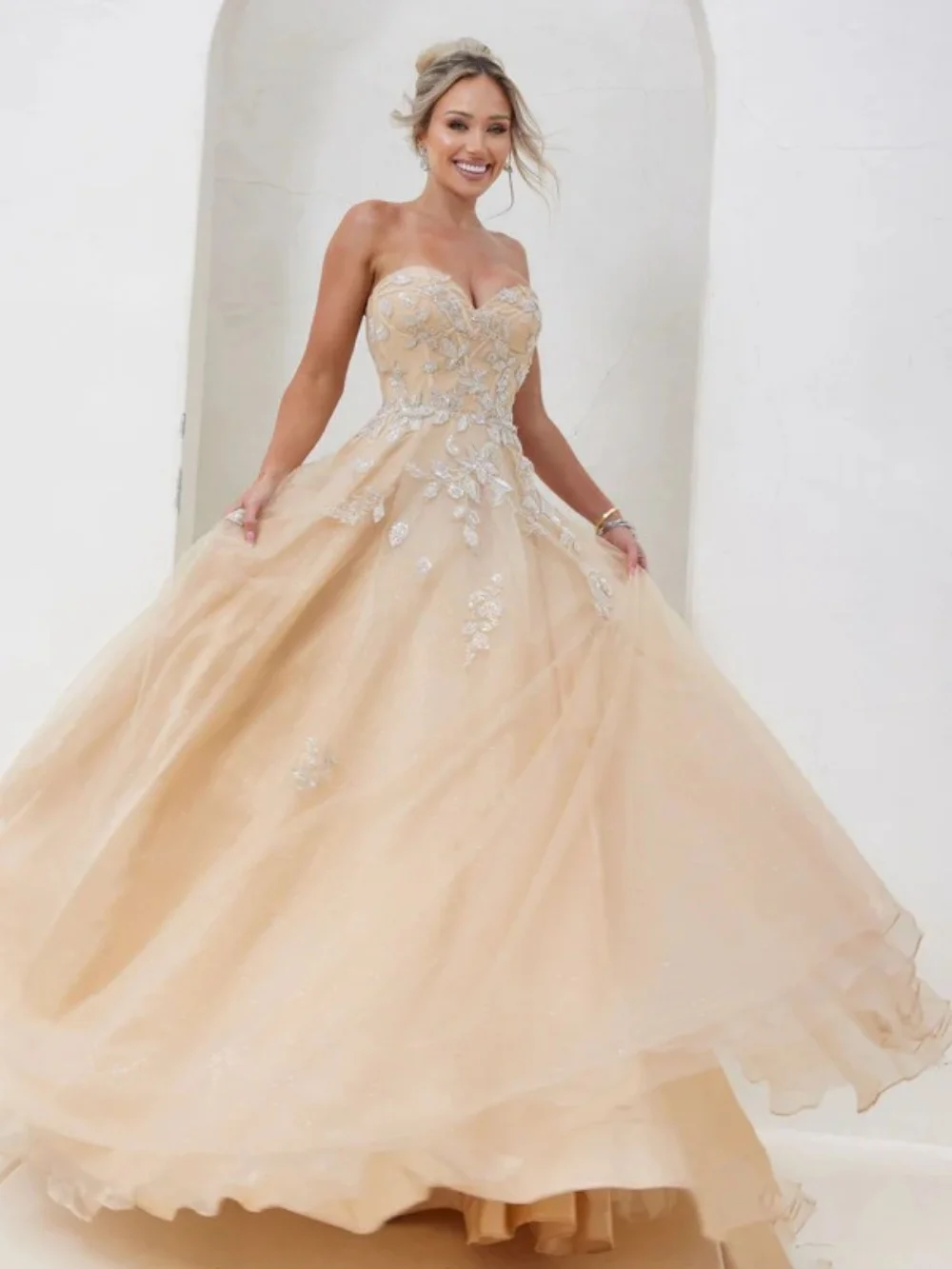 Outdoor Ceremony Hand-Stitched Party Dresses A-Line Sweetheart Fishbone Aqqliques Fairy Illusion Evening Dresses Occasion Gowns
Outdoor Ceremony Hand-Stitched Party Dresses A-Line Sweetheart Fishbone Aqqliques Fairy Illusion Evening Dresses Occasion Gowns