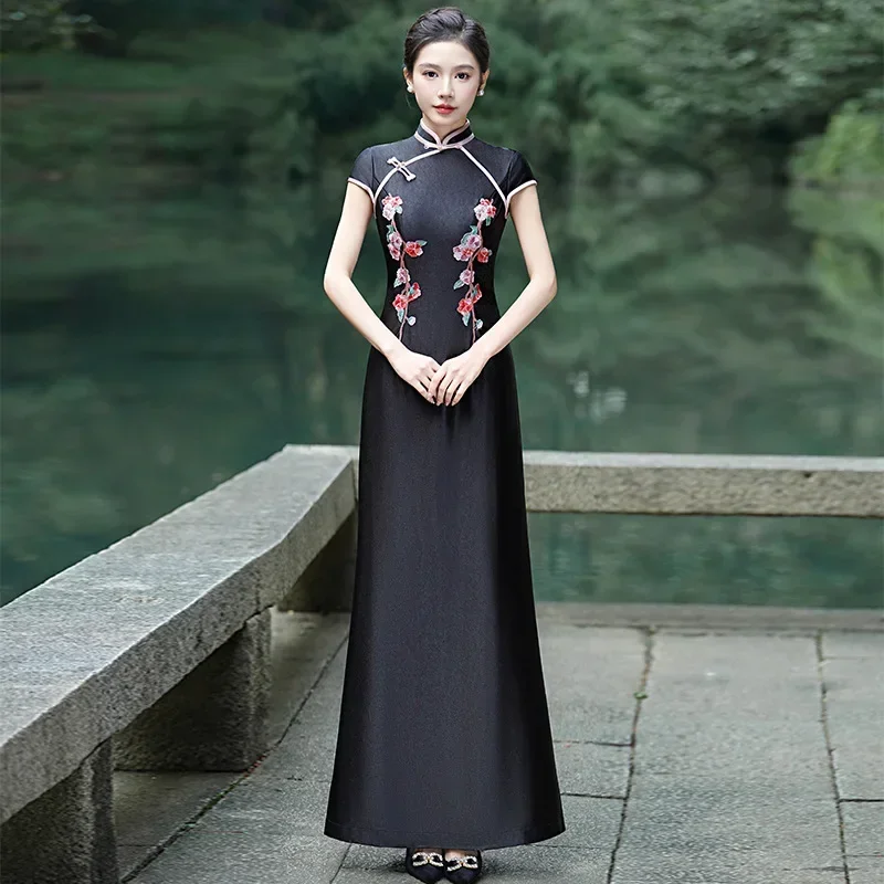 New Chinese Style Dress Chesongam Embroider Flower Satin Mandarin Collar Qipao Short Sleeve Women Stage Perform Show Costume
New Chinese Style Dress Chesongam Embroider Flower Satin Mandarin Collar Qipao Short Sleeve Women Stage Perform Show Costume