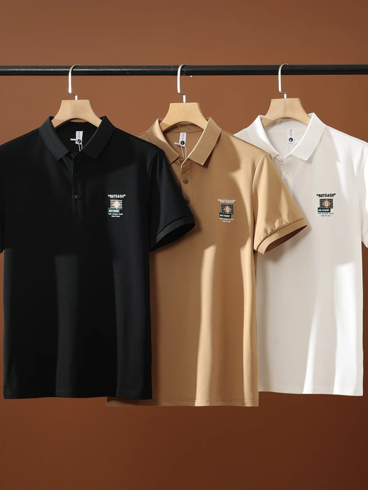 Высококачественная, удобная, дышащая рубашка из хлопкового пике с вышитым воротником и коротким рукавом для мужчин, для делового и повседневного стиля.
Высококачественная, удобная, дышащая рубашка из хлопкового пике с вышитым воротником и коротким рукавом для мужчин, для делового и повседневного стиля.